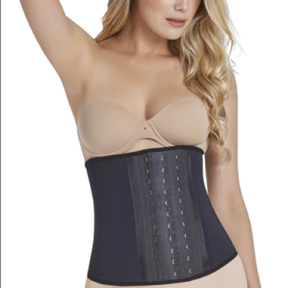 Bombshell curves NWOT BLACK SHORT SPORT WAIST CINCHER size M